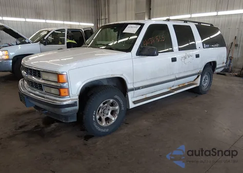 1996 Chevrolet Suburban K1500 z USA, uszkodzony, nr VIN 3GNFK16R9TG147957